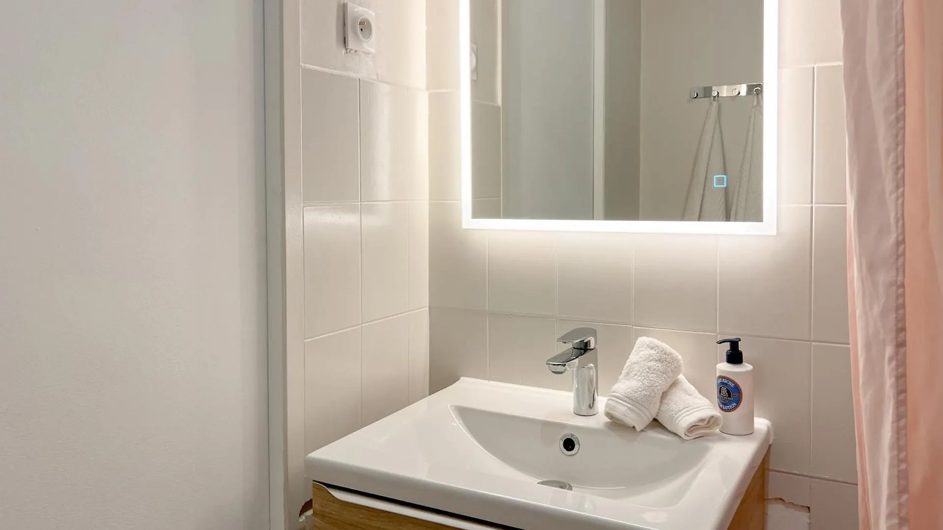 Studio Lumineux 4 Couchages Avec Terrasse A 500M De La Plage, Parking Gratuit سيكس-فور-لو-بلاج فرنسا